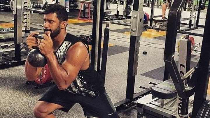 Russell Wilson 'Wake-Up Workout': Seahawks Ex Sets Offseason Tone for Broncos Russell Wilson 'Wake-Up Workout': Seahawks Ex Sets Offseason Tone for Broncos