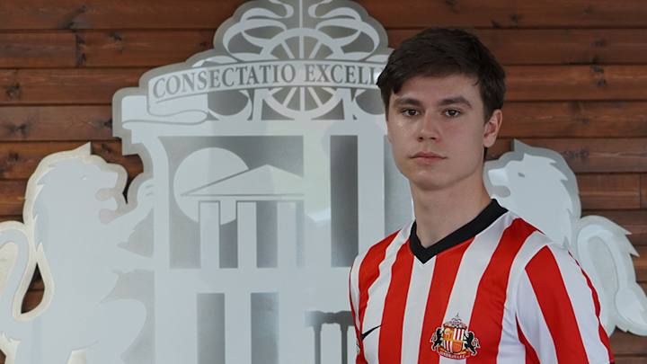 Sunderland confirm striker signing