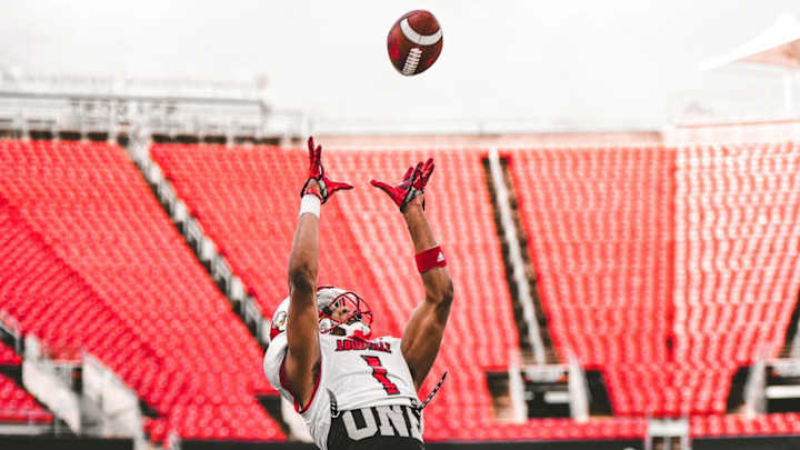 Louisville's Wide Receivers 'Concentrating on Learning' over Competition in Spring Louisville's Wide Receivers 'Concentrating on Learning' over Competition in Spring