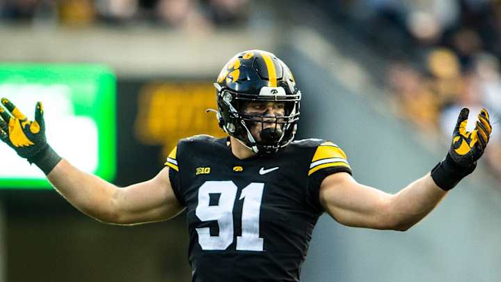 Eagles Bolster Pass Rush, Add RB in 1st Round of Mock Draft