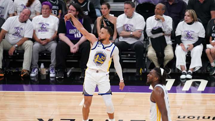 Steph Curry Makes NBA History in Game 2 vs. Kings