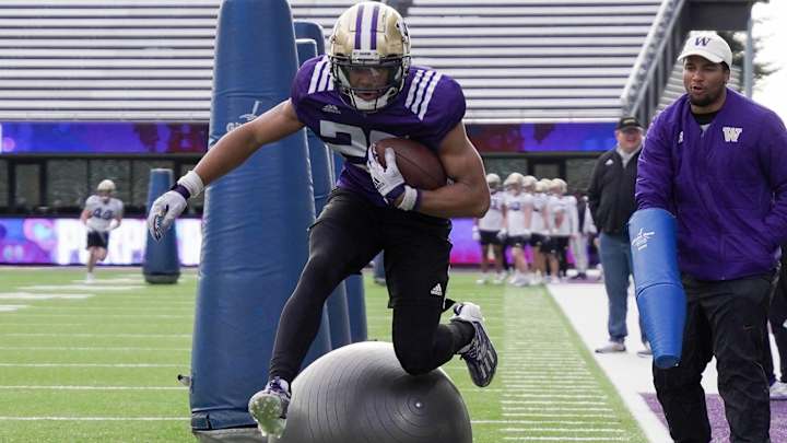 Huskies Suspend Freshman Running Back Tybo Rogers