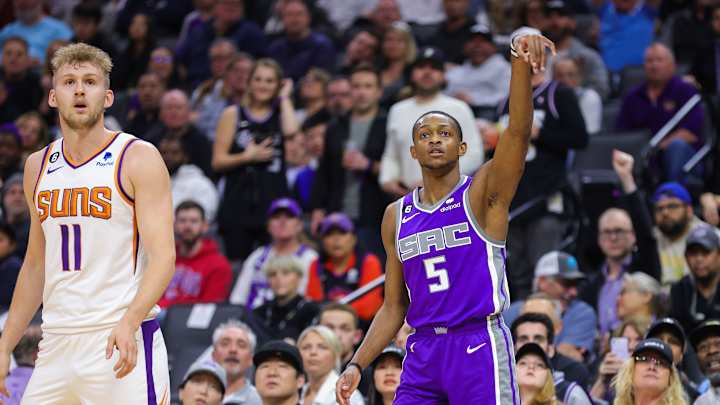 Former Kentucky Guard De'Aaron Fox Wins Inaugural NBA Clutch Award
