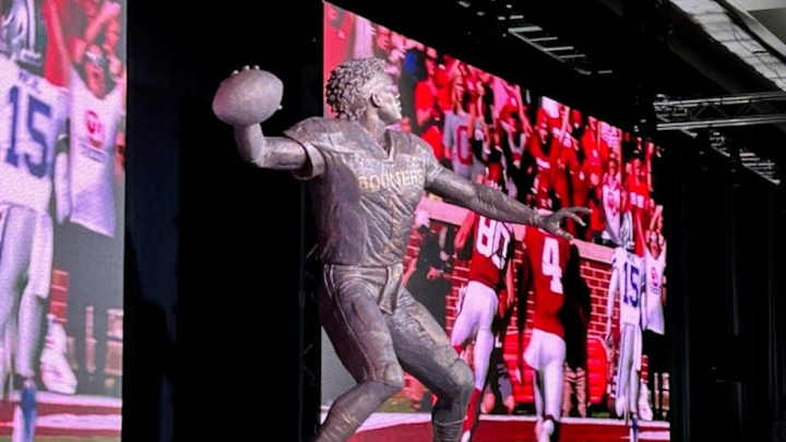 Cardinals QB Kyler Murray Has Statue Unveiled at Oklahoma Spring Game