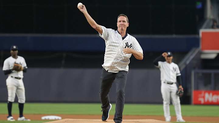 David Cone Perfectly Displays Effects of Rosin During ‘Sunday Night Baseball’ Experiment David Cone Perfectly Displays Effects of Rosin During ‘Sunday Night Baseball’ Experiment