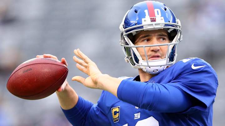 LOOK: Auburn QB commit Walker White spends time with Eli Manning LOOK: Auburn QB commit Walker White spends time with Eli Manning