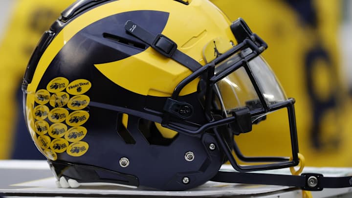 4-Star 2024 DL Jerod Smith Commits to Michigan Over Kentucky, Others