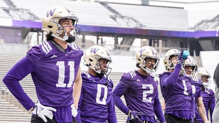 Huskies Hold Light Practice on Picture Day