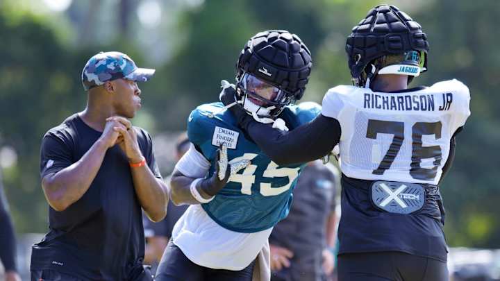 Jaguars Decline K'Lavon Chaissson's 5th-Year Option