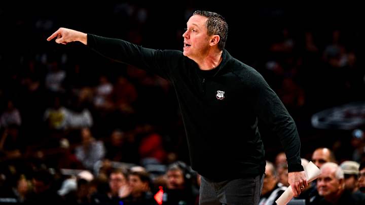 USF Basketball Transfer Russel Tchewa Commits to Georgia