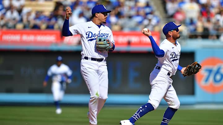 Dodgers News: Dave Roberts Unsure About Direction at Shortstop After Years of Consistency Dodgers News: Dave Roberts Unsure About Direction at Shortstop After Years of Consistency