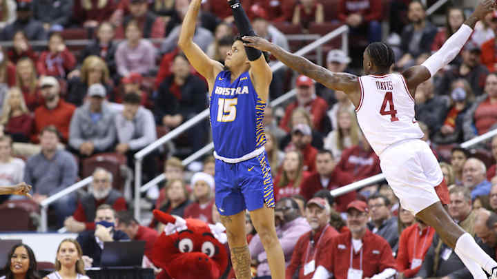 OFFICIAL: West Virginia Signs Omar Silverio