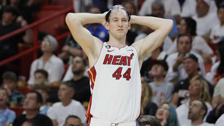 Former Hoosier Cody Zeller Wins Dust-Up With Julius Randle During NBA Playoff Game Former Hoosier Cody Zeller Wins Dust-Up With Julius Randle During NBA Playoff Game