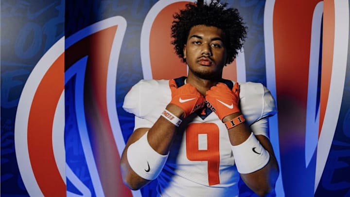 UW Tries to Restore Illinois Pipeline, Offers Windy City Edge Rusher