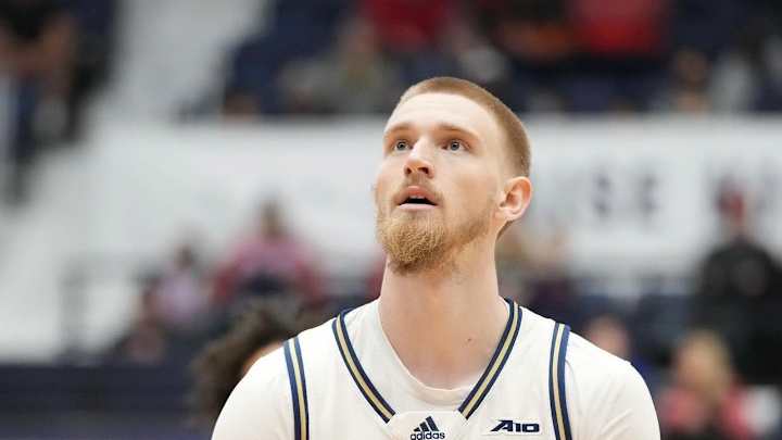 George Washington Center Hunter Dean Commits to LSU George Washington Center Hunter Dean Commits to LSU