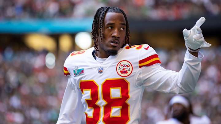 Chiefs’ L’Jarius Sneed Has Blunt Retort to Boast by Tyreek Hill