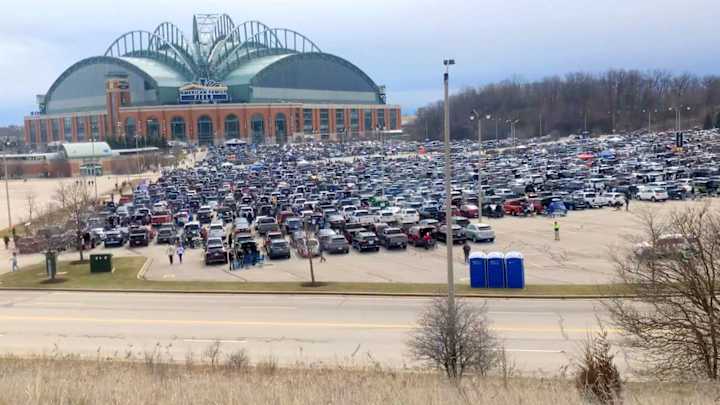 Brewers Reverse Decision to Extend Beer Sales Into Eighth Inning