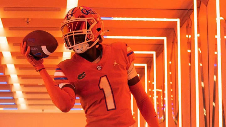 Big 10 DB Commit Schedules Official Visit to Florida