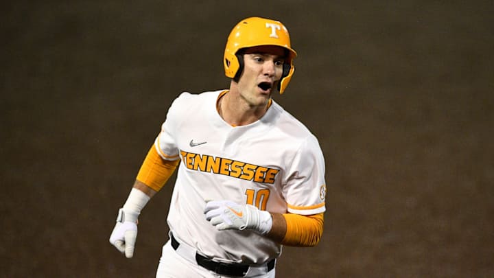 Kentucky Gives Up Five Homers, Tennessee Takes Game One 10-6