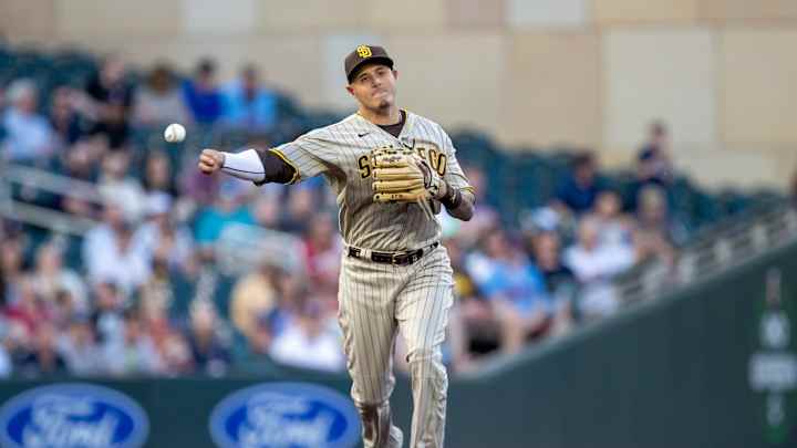 Padres Manager Defends Manny Machado's Disappearance Late in Loss to LA Padres Manager Defends Manny Machado's Disappearance Late in Loss to LA