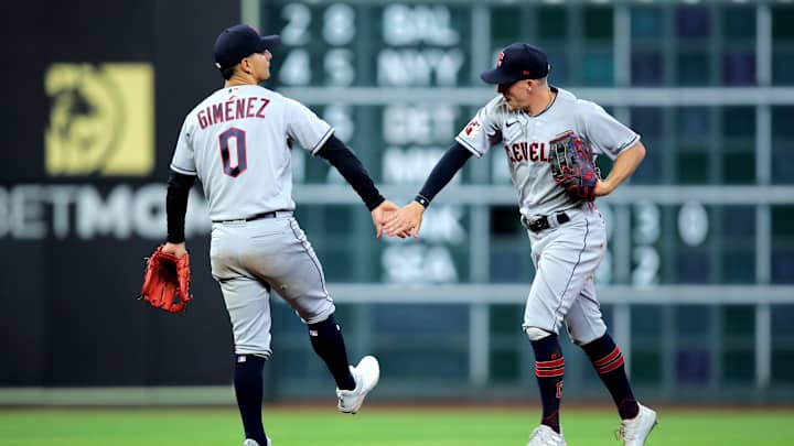 LOOK: Four Guardians Receive Their Gold Glove Awards