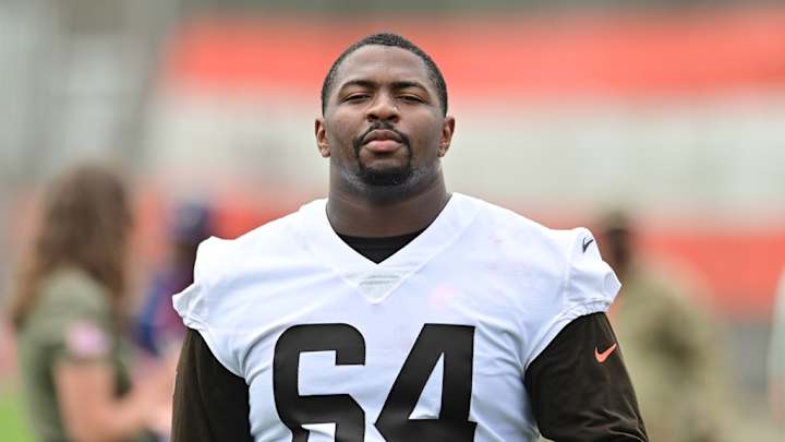 Browns Waive Two Defensive Players