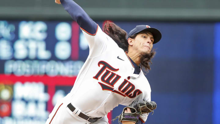 Atlanta Braves claim RHP Dereck Rodriguez off waivers from Twins