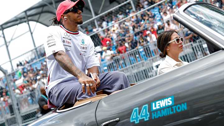 F1 News: Lewis Hamilton And Toto Wolff Clash Over Contract - "It's Super Awkward"