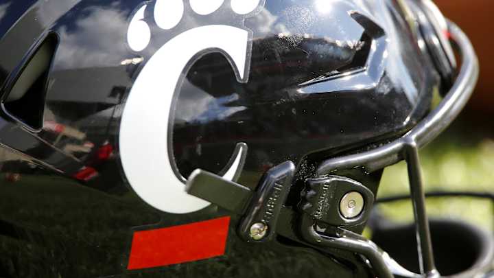 Cincinnati Lands Former Kentucky OL Deondre Buford