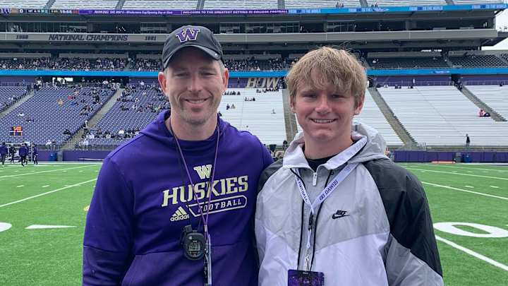 Huskies Offer Another Long Snapper from Arizona
