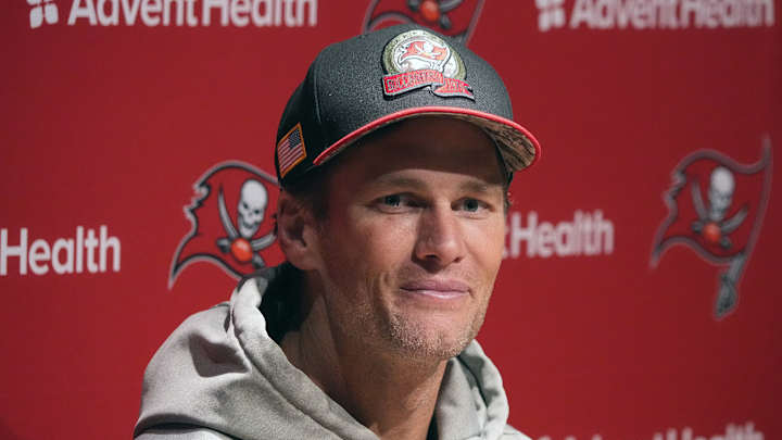 This Video of Tom Brady Delivering a Pep Talk to This Year’s Top NFL Rookie QBs Is So Powerful