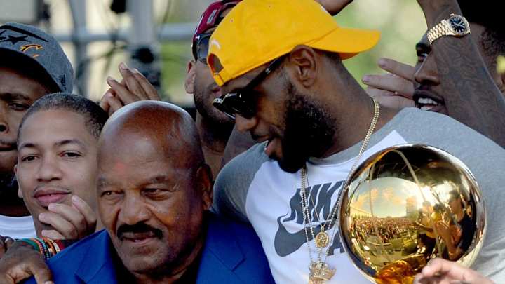 Classic Clip of LeBron James Showing Respect to Jim Brown in 2015 NBA Finals Going Viral After NFL Legend's Death