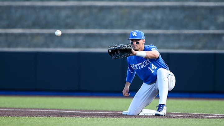 Kentucky Leans on Fiery Home Crowd to Even Series Against No. 4 Florida Kentucky Leans on Fiery Home Crowd to Even Series Against No. 4 Florida