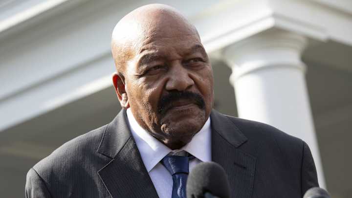 Jim Brown, NFL Legend Who Became Pioneer On and Off Field, Dies at Age 87