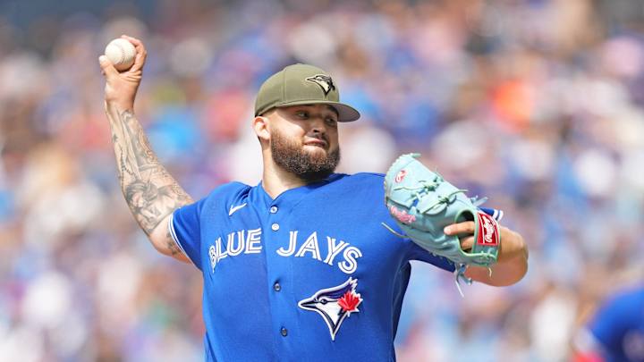 Baltimore Orioles' Adam Frazier and Blue Jays' Alek Manoah Exchange Words on Saturday Baltimore Orioles' Adam Frazier and Blue Jays' Alek Manoah Exchange Words on Saturday