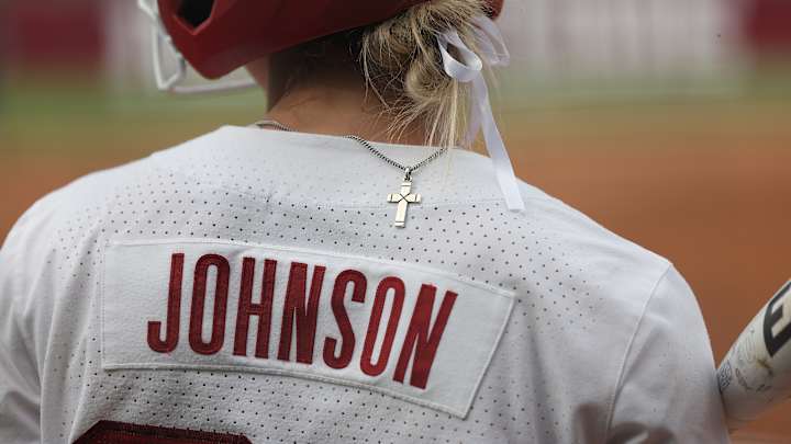 Bats Go Ice Cold, No. 10 Alabama Softball Falls to No. 13 Florida, 2-0 Bats Go Ice Cold, No. 10 Alabama Softball Falls to No. 13 Florida, 2-0