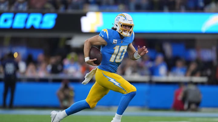 Chargers News: Expert Sold On Kellen Moore Bringing Herbert 1st MVP
