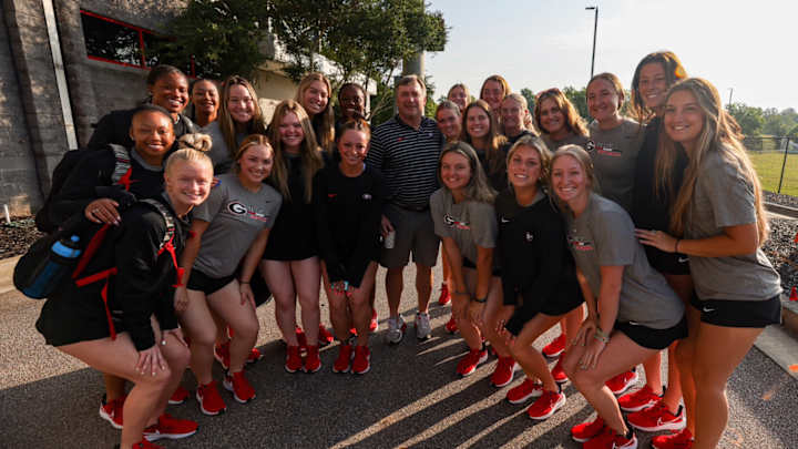 Kirby Smart Visits UGA Softball Team Ahead of Postseason Tournament