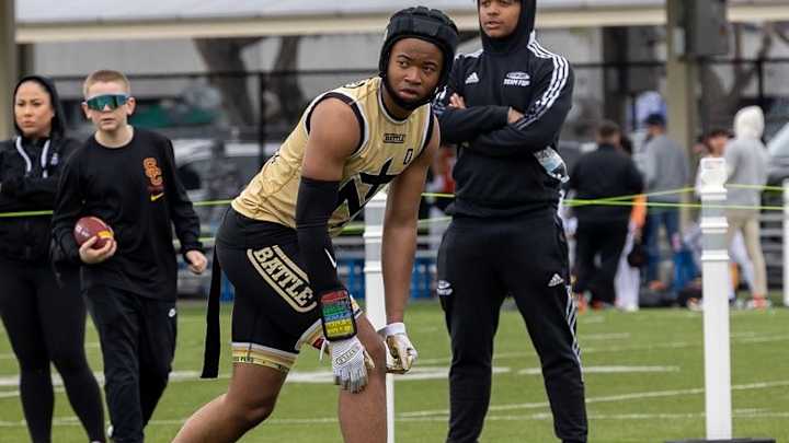 Huskies Offer Scholarship to 14-Year-Old Hearing All Sorts of Hype