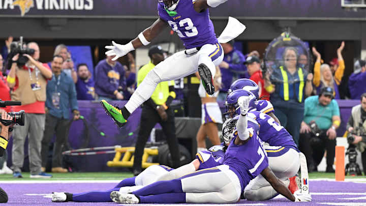 Vikings ILBs Coach Mike Siravo Praises Brian Asamoah's Versatility