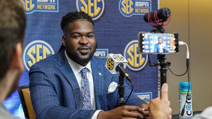 Kentucky OL Kenneth Horsey Named Pop Warner College Football Player of the Year