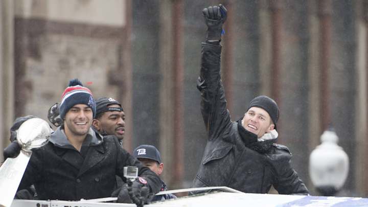 Jimmy Garoppolo Injury News Has Fans Making All Sorts of Tom Brady Jokes