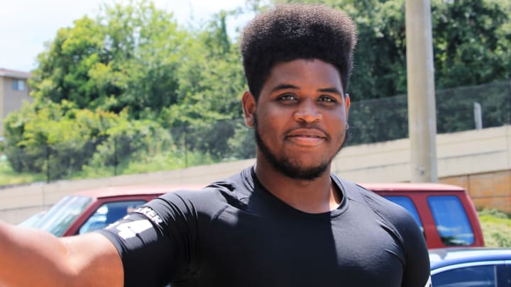 Syracuse Pursuing 2023 JUCO Offensive Lineman Issiah Walker