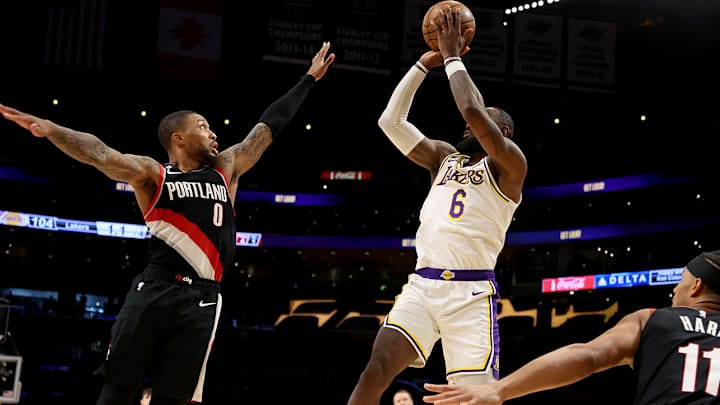 Damian Lillard Sent NBA Twitter Into a Frenzy With a Joke About the Lakers Damian Lillard Sent NBA Twitter Into a Frenzy With a Joke About the Lakers