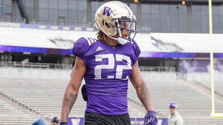 Top Returning Huskies: At No. 6, Davis Is First Up to Carry the Ball