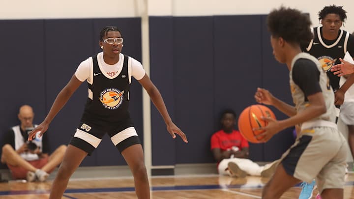 Bryce James, Younger Son of LeBron, Goes Viral for Putback Dunk Bryce James, Younger Son of LeBron, Goes Viral for Putback Dunk