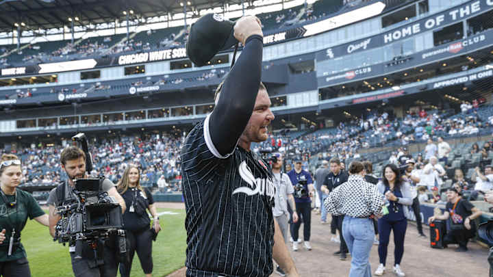 Chicago White Sox' Liam Hendriks Gets Standing Ovation in Emotional Return to Mound