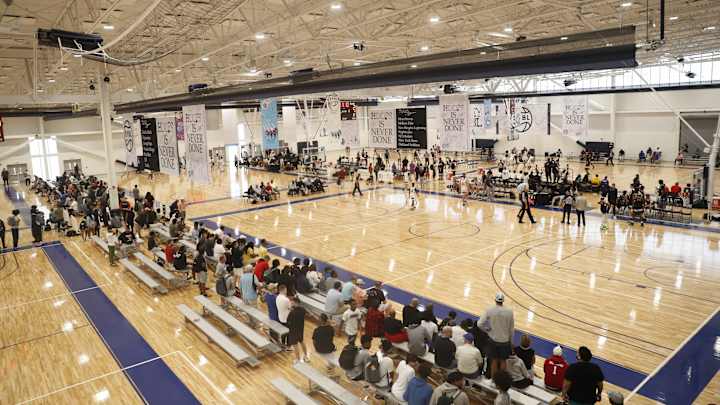 Grizzlies Star Makes Appearance at Bryce James' Game in Memphis