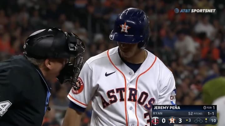 MLB Umpire Rightfully Crushed by Fans for His Childish Move After Making a Bad Call MLB Umpire Rightfully Crushed by Fans for His Childish Move After Making a Bad Call
