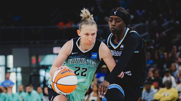 Chicago Dubs: Liberty Win 4th Straight in Vandersloot's Return Chicago Dubs: Liberty Win 4th Straight in Vandersloot's Return